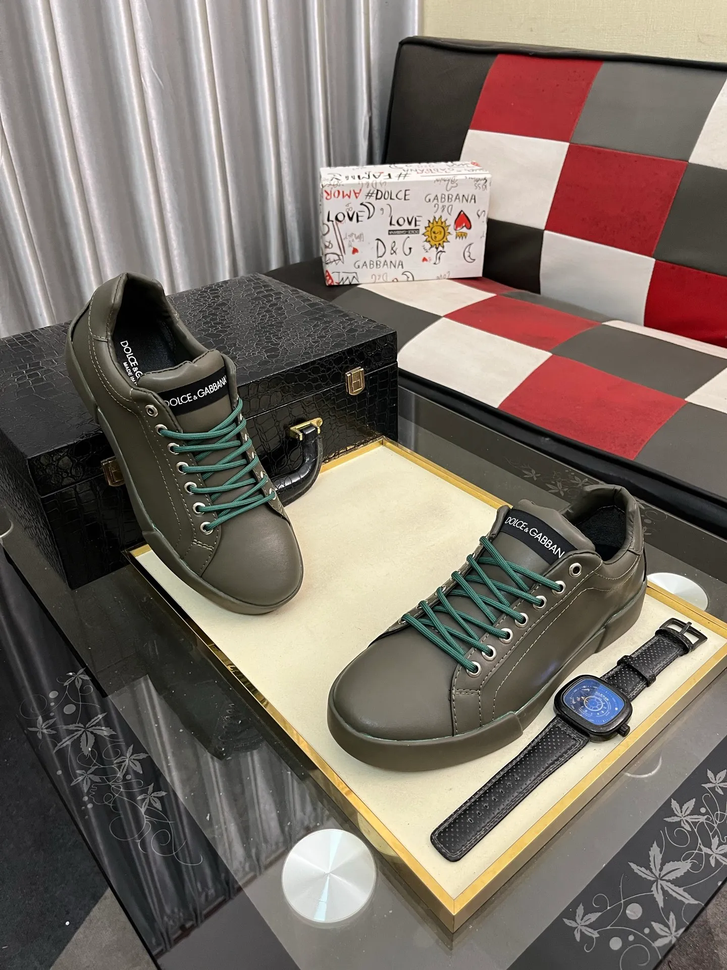 Men's shoes 💰420⌚️⌚️DG's latest popular 🔥🔥casual shoes, the tongue has the brand's iconic details, and the combination of silk cowhide and cow suede enhances the style. Fashionable and versatile, it can complement any look. Create an exquisite design with unique dynamic vitality and modern atmosphere, showing modern elegance. Size: 35-46